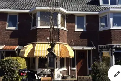 Image de Maison privée en centre ville dans quartier calme. Parking Gratuit