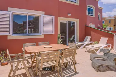 Jucca, maison 3 chambres, 2 terrasses, piscine, barbecue