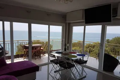 Appartement face à la mer avec piscine et 2 chambres