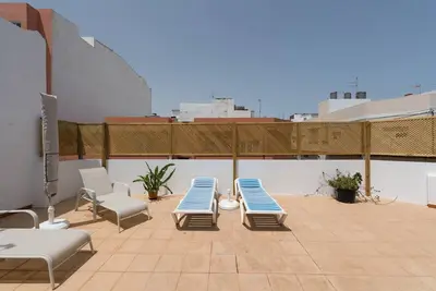 Image de Private Solarium - 2br House Near the Airport
