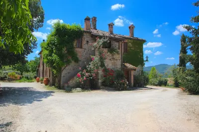 Image de Villa à San Venanzo avec Piscine et Sauna