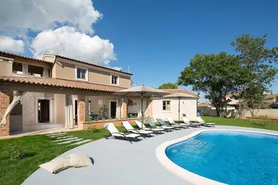 Image de Villa Astra Rovinj avec piscine et grand jardin