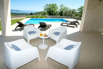 Image de Belle Villa Histria à Kavran avec vue panoramique sur la mer et piscine
