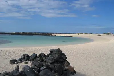 Image de Appartement chic avec vue sur la mer sur une plage de sable, grande terrasse sur le toit et WiFi