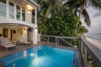 Image de Imagine Villa- récemment rénové 4 chambres en bord de mer avec Penthouse