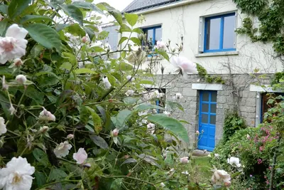 Image de House set in a dream 5-hectare garden with footpaths and a small river.