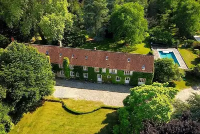 Image de Maison de caractère, 15 pers, 7 chambres, piscine, ferme bio, parc.