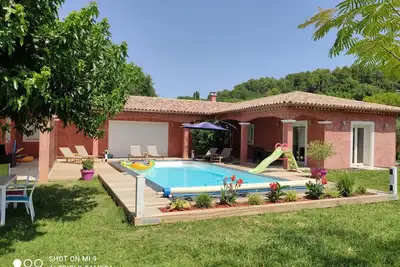 Image de Villa \"Leï Parpaïoun\" à la campagne avec piscine privée et grand jardin clôturé