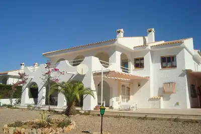 Image de 2 Villas ENTIÈRES SPÉCIALES  ÉVÈNEMENTS 400m Plage  San GINÈS - 26 Personnes.