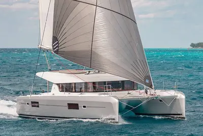 Image de location de catamaran avec équipage