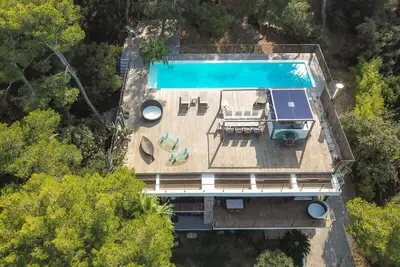 Image de Villa with swimming pool, sea view on the peninsula of Giens domain Polynesia