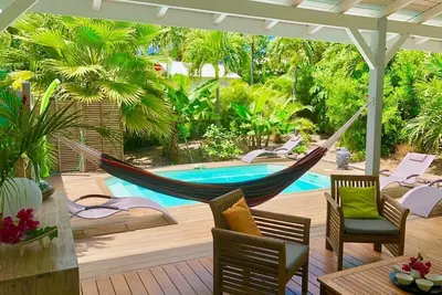 Image de Cottage Tiaré 4 personnes piscine privée au dessus du Golf de St François.