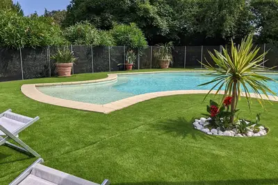 Image de En Rouger Gite Le Lavande 2 chambres (climatisé, piscine, sauna. . . )