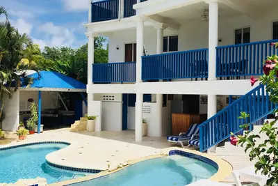 Image de Ridge Villa, Tobago. Ridge est une spacieuse propriété de 6 chambres près de la plage.