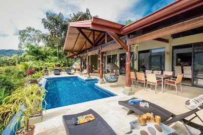 Image de Tarifs réduits d'introduction Luxe et maison confortable avec vue exceptionnelle sur la vallée