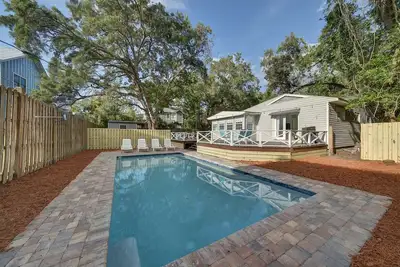Image de Cute Beach House, piscine privée quartier du village pour 10 personnes