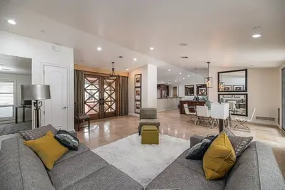 Image de Executive Home bientôt disponible