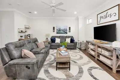 Image de Cour privée, grande piscine, buanderie, 3/2. 5. . VÉLOS Gratuits. Fletc Per Diem.