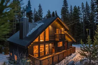 Image de Whitetail Lodge! Récemment rénové, 4 chambres, Ski In @ Apex Mountain avec sauna. ⛷🎿
