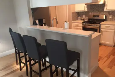 Image de Belle et confortable maison Eastside - proche du centre-ville et de l'aéroport!