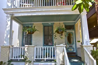 Image de Historic 1882 Home ~ 12 personnes ~ Au coeur du centre-ville de Charleston