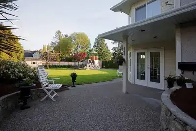 Image de Maison familiale spacieuse - Près de UVic & Downtown