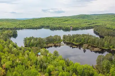 Image de Lake front in the woods. Newly furnished! !