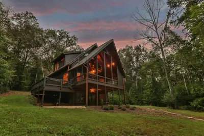 Image de Southern Grace - Maison d'artisan magnifique sur le ruisseau Fightingtown