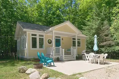 Image de Traverse City Area! ! Serenity Woods Cottage Ă Birch Point, Honour Mi