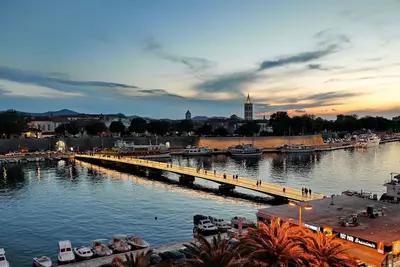 Image de Appartement confortable avec balcon et vue mer