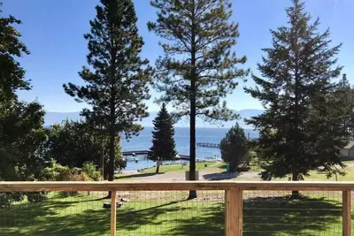 Image de Lakeshore Retreat, sur le magnifique lac Flathead! Animaux acceptés