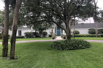 Image de Sea Island Beach Front avec piscine. Vues sur l'océan depuis presque toutes les chambres