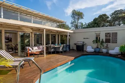 Image de Florence House Warm Luxury Winter avec piscine et terrasse