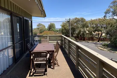 Image de La Retraite De La Famille Grove<br>Central avec vue sur l'eau et cheminée confortable