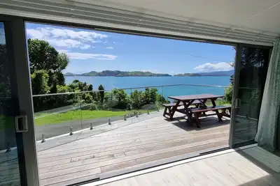 Image de Escapade sur la plage avec vue imprenable sur l'océan et l'île - À 70 mètres de la plage!