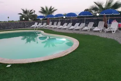 Image de Le Pozzillo Rustique Avec Piscine PARTAGÉE