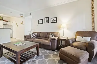 Image de Condo entièrement meublé de 3 chambres près de la plage et de la jetée