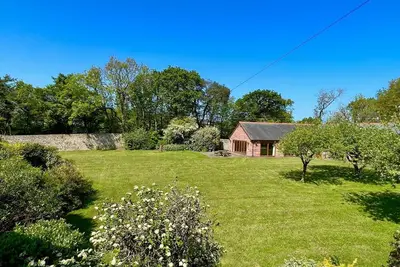 Image de Moulton-Barrett Barn à High Park avec piscine intérieure et bain à remous communs