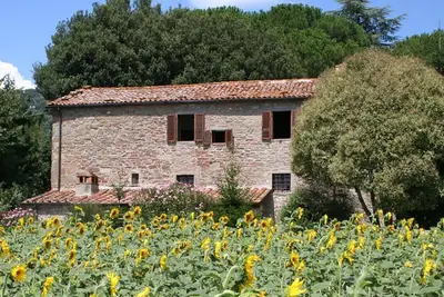 Image de Silvestro, 3 bedroom converted church villa with pool in vineyard 3k to Cortona