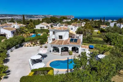 Image de Fabuleuse villa de 4 chambres sur un terrain privé