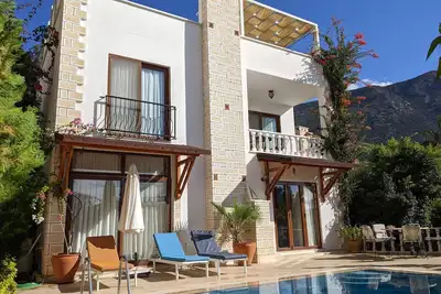 Villa Sovalye: 3 chambres doubles, 3 salles de bains, grande terrasse sur le toit et piscine privée