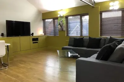 Image de Une superbe conversion d'entrepĂ´t. Dog Friendly