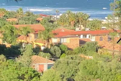 Image de 150 mètres de la belle plage de Cala Sinzias