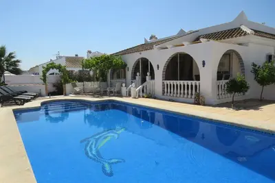 Image de belle maison à louer avec piscine privée