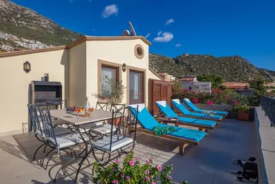 Image de Kalkan central en face de la station de taxis, 3 chambres à coucher, une vue imprenable depuis le toit-terrasse