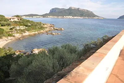 Image de dans villa avec jardin sur la mer appartement avec terrasse ensoleillée