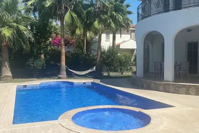 Image de 4 Lit Tout En SUİTE VİLLA BİG RÉDUCTION 2019 Sept: £ 695 Oct £ 495 Pw