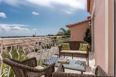 Fabuleux appartement de 2 chambres, 2 salles de bains, avec Wifi, Smart Tv et climatisation