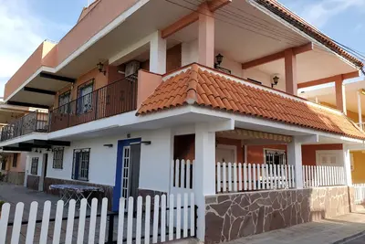 Image de Grande maison de ville en 1ère ligne de plage à Moncofar, barbecue, solarium, 11 personnes