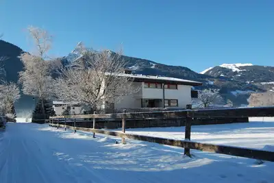 Image de Maison de vacances spacieuse avec sauna, à quelques minutes à pied des remontées mécaniques
